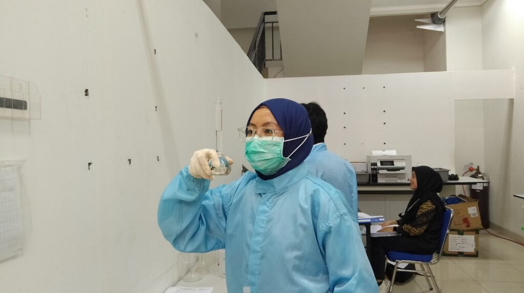 Training dan sertifikasi laboran kimia